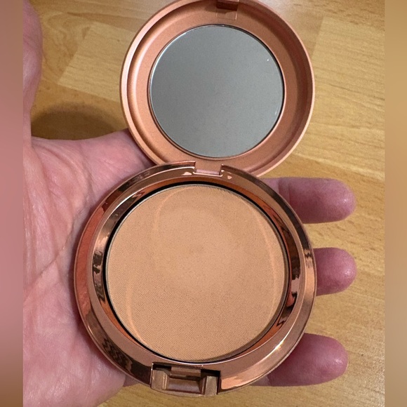 MAC Skinfinish Sunstruck Matte Bronzer in MATTE LIGHT GOLDEN Tried once. - Picture 5 of 15